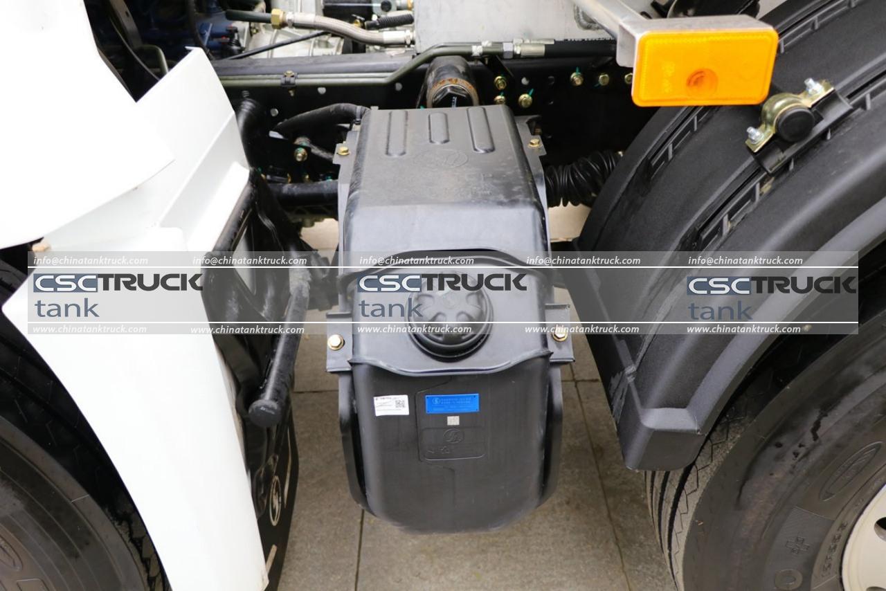 Detailed Illustration of the Shacman M6000 Fuel Tank Lorry (28)