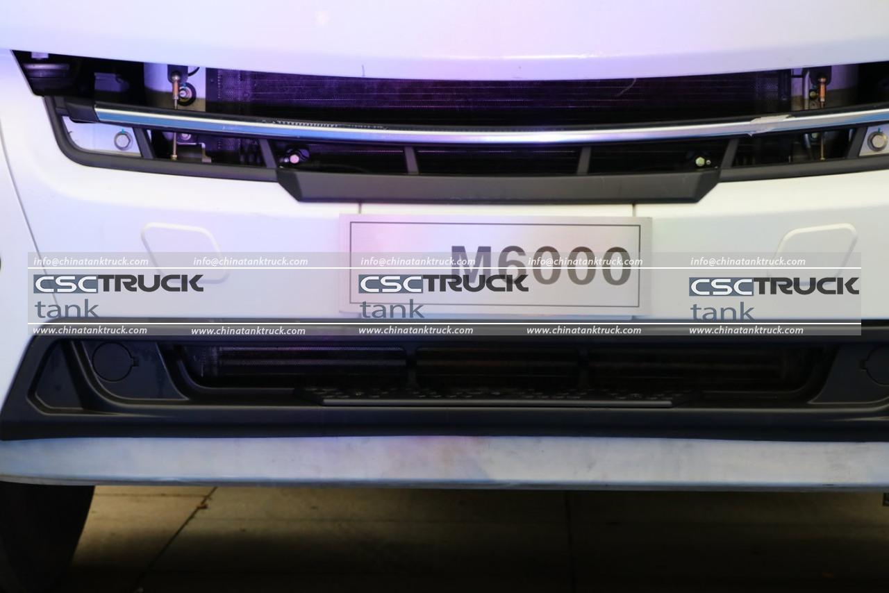 Detailed Illustration of the Shacman M6000 Fuel Tank Lorry (5)