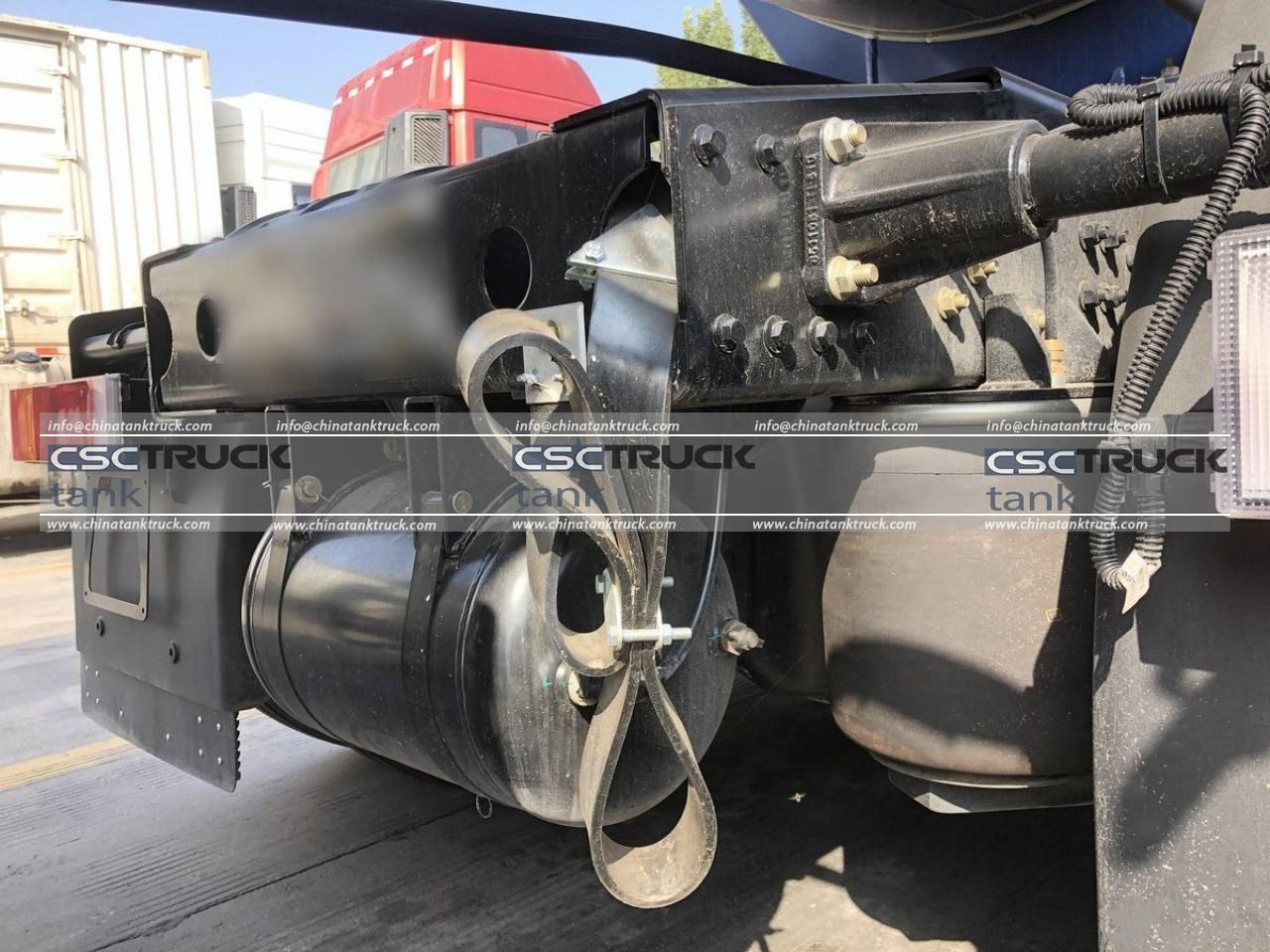 Dongfeng Tianlong KL Fuel Tanker Truck — The Eco-Friendly Choice! (17)