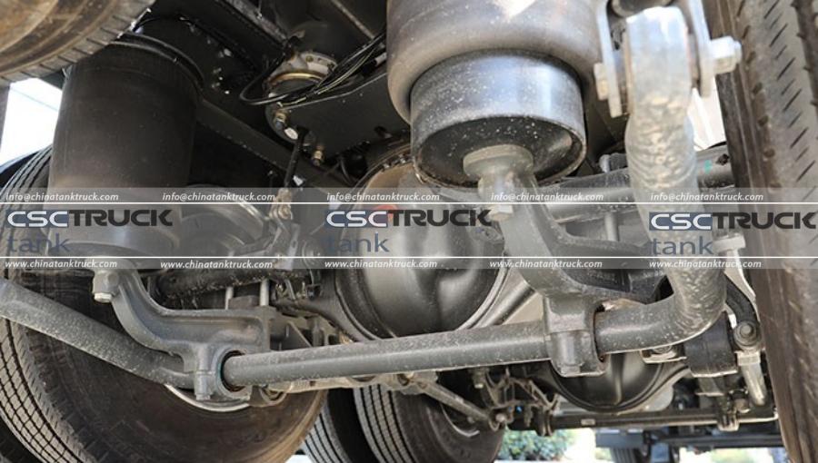 Evaluation of the Chassis of the SINOTRUK HOWO 8x4 25000 Liter Aluminum Fuel Tank Truck (4)