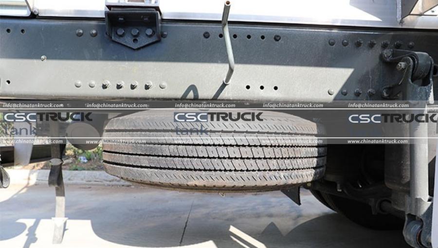 Evaluation of the Chassis of the SINOTRUK HOWO 8x4 25000 Liter Aluminum Fuel Tank Truck (6)