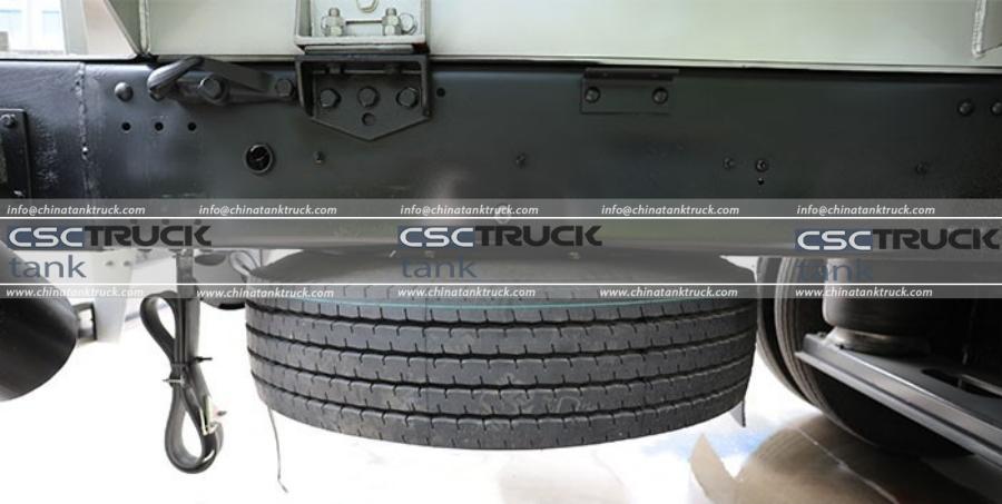 FAW Jiefang 8×4 Fuel Tanker Truck, High-End and Comfortable! (6)