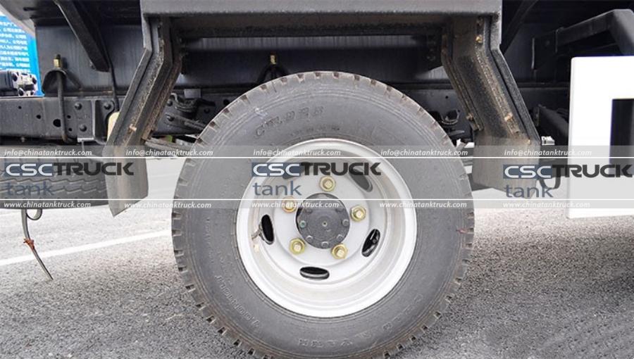JAC Shuailing 4x2 Fuel Tanker Truck Review – Chassis (3)