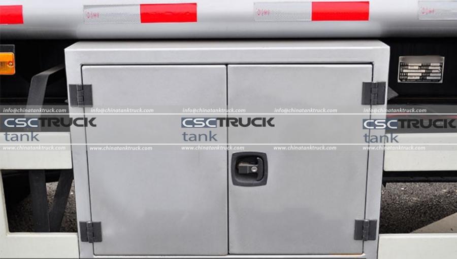 JAC Shuailing 4x2 Fuel Tanker Truck Review – Chassis (4)