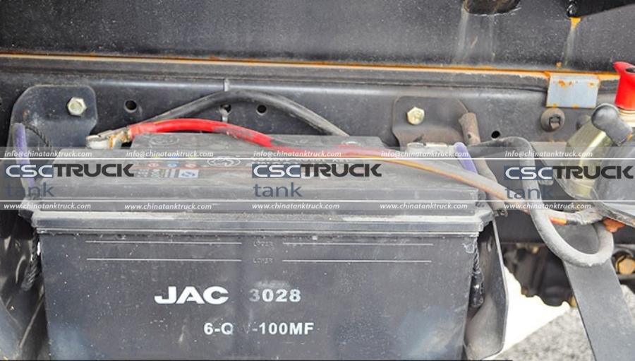 JAC Shuailing 4x2 Fuel Tanker Truck Review – Chassis (5)