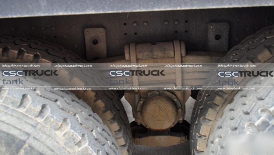 Review of the Chassis of the Sinotruk Steyr 6x4 17 CBM Oil Tanker Lorry (5)