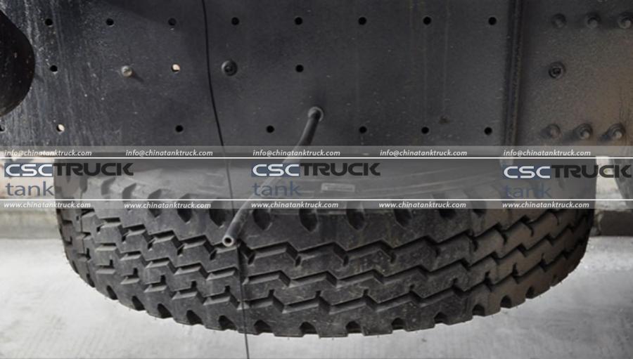 Review of the Chassis of the Sinotruk Steyr 6x4 17 CBM Oil Tanker Lorry (7)