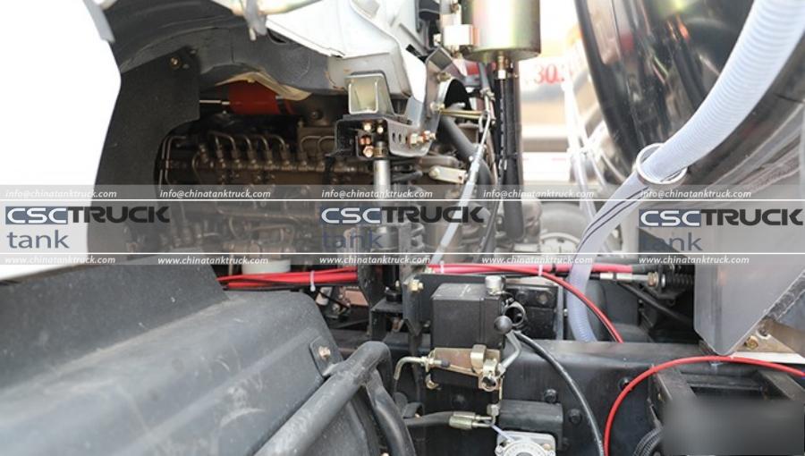 Review of the Dongfeng Huashen Rear Double-Axle 23m³ Aluminum Fuel Tanker Truck Chassis (2)
