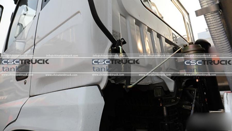 Review of the Dongfeng Huashen Rear Double-Axle 23m³ Aluminum Fuel Tanker Truck Chassis (7)