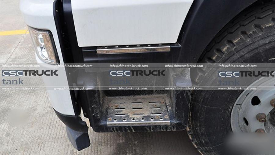 Review of the SINOTRUK Steyr 6x4 17 CBM Fuel Tanker Truck Exterior and Bodywork (5)