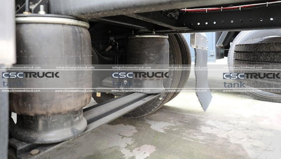 SHACMAN Wing 6 Small 3-Axle EURO VI Aluminum Oil Tanker Lorry—Lighter and More Fuel-efficient! (7)