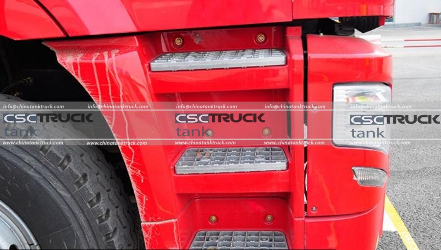 The Appearance of the CAMC Hanma Small Tri-axle Fuel Delivery Truck Review (4)