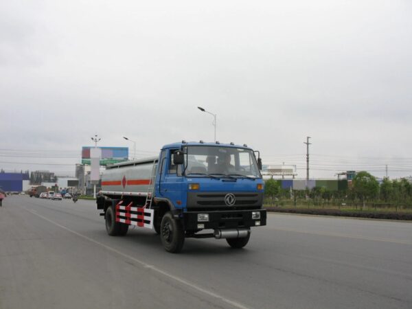 10 CBM Oil Refueling Tank Truck (2)