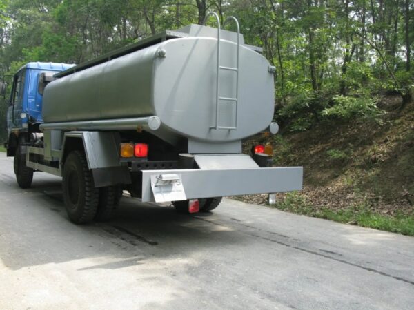 10 CBM Oil Refueling Tank Truck (5)