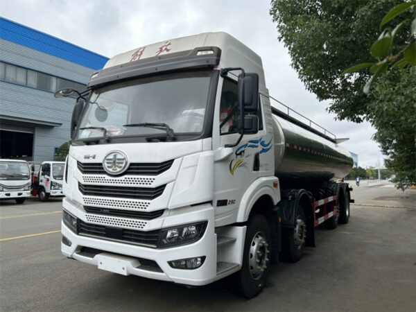 12 Wheelers 30000 Liters Milk Truck (2)