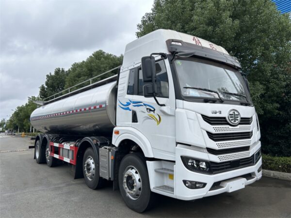 12 Wheelers 30000 Liters Milk Truck (3)