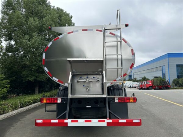 12 Wheelers 30000 Liters Milk Truck (6)