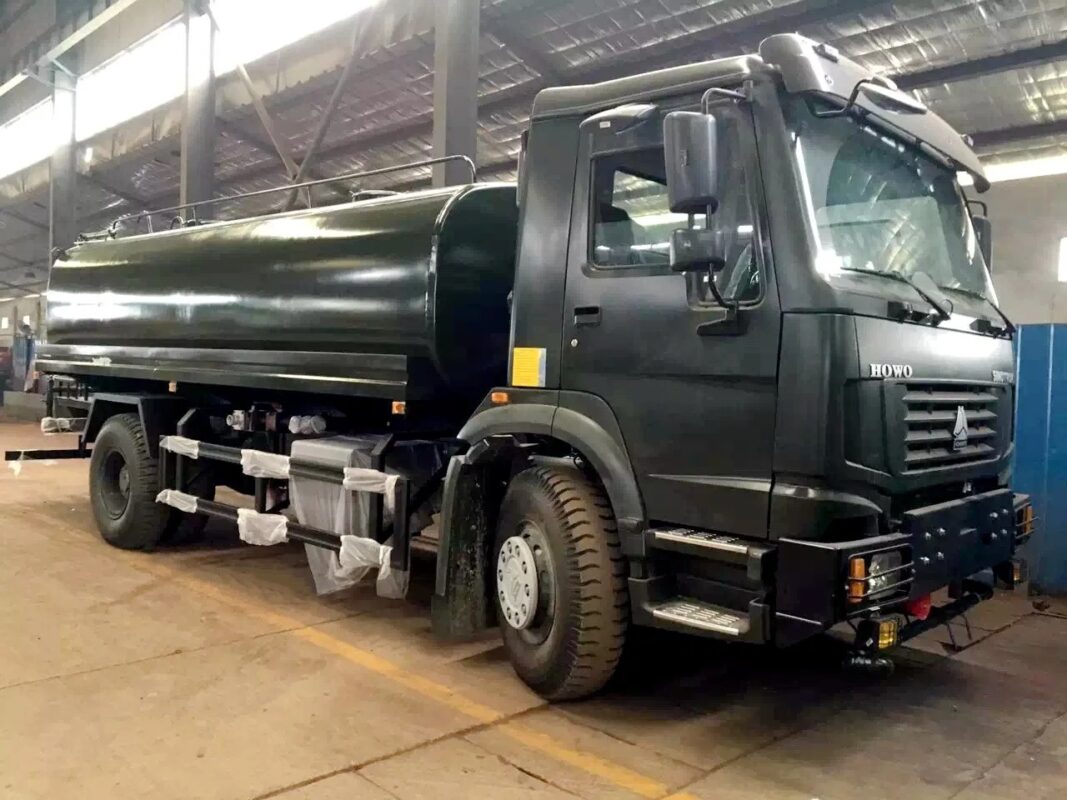 15 CBM Carbon Steel Fuel Tank Truck (3)