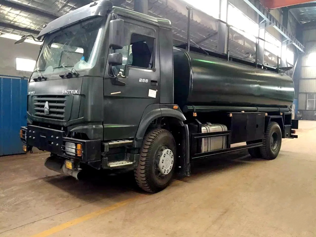 15 CBM Carbon Steel Fuel Tank Truck