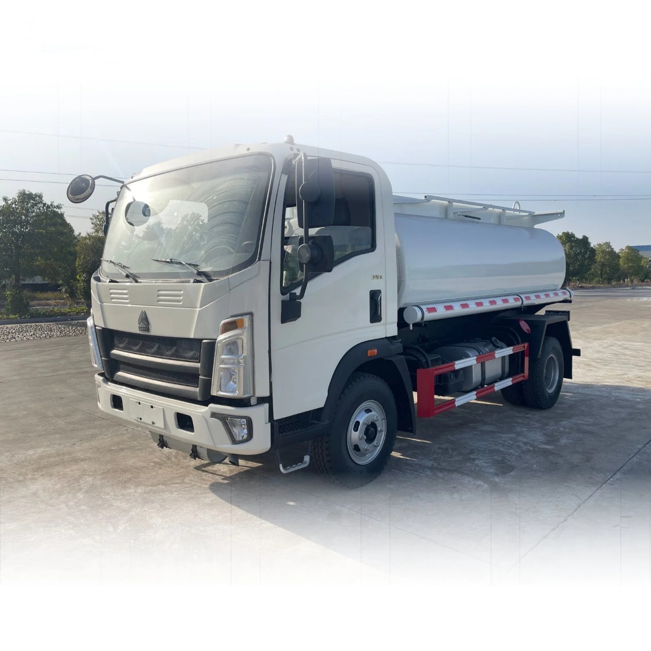 2024-Factory-HOWO-Brand-4X2-6X4-8X4-8tons-15t-Gas-Diesel-Dispenser-Cheap-Used-Trucks-Low-Price-High-Quality-Transport-Oil-Tanker-Small-Mini-Fuel-Tank-Truck (3)