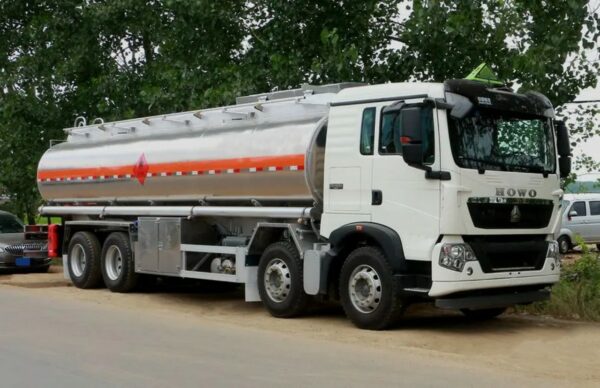 25000 Liters Oil Tanker Transport Truck