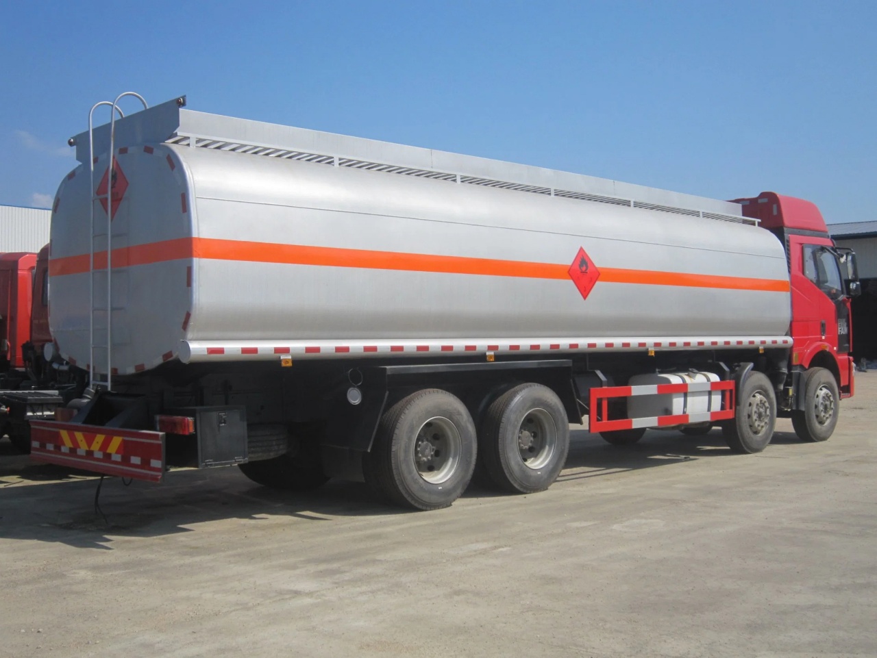 30 CBM Crude Oil Tank Truck (5)