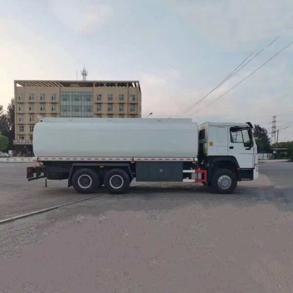 30000 Liters Carbon Steel Fuel Tank Truck (4)