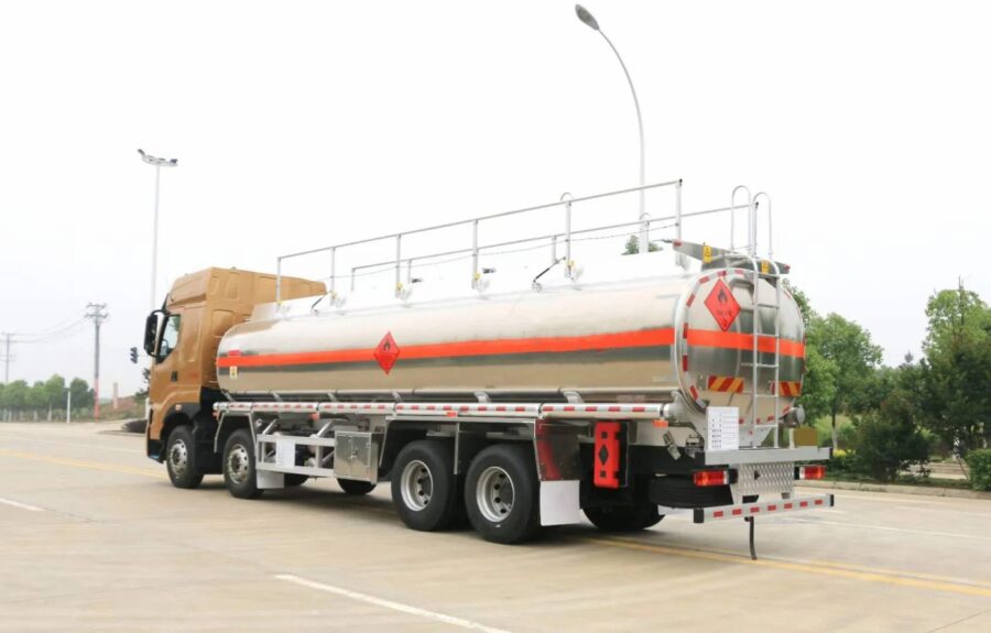 32 CBM 400HP Mobile Fuel Truck (4)