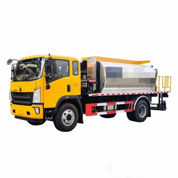 HOWO 9000 Liters Asphalt Tank Truck (6)