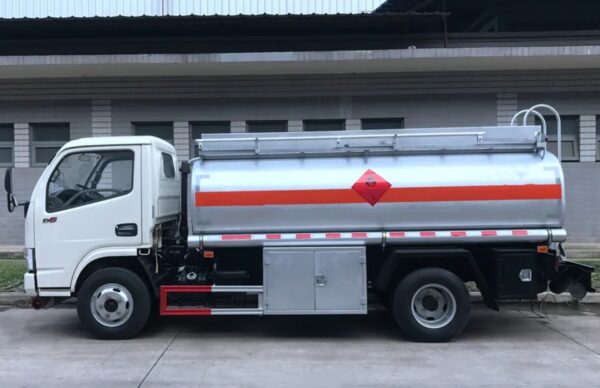 4 CBM 6 Wheelers Small Fuel Tank Truck (4)