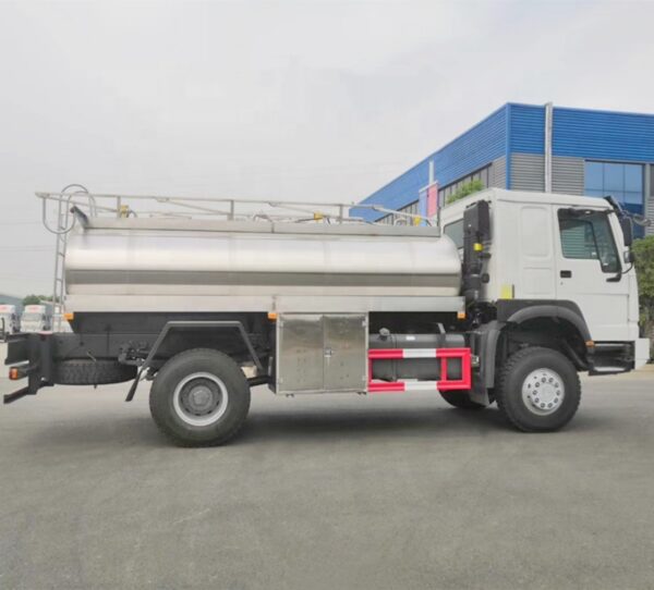 4WD 6000 Liters Milk Transport Truck (2)