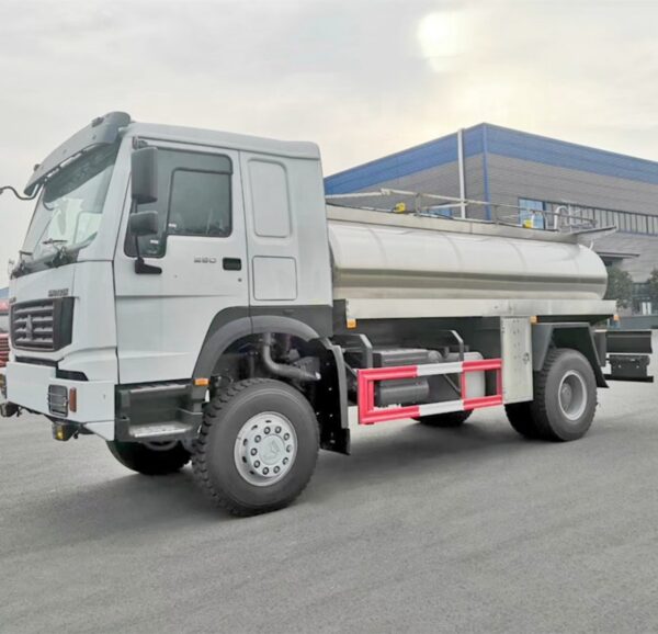 4WD 6000 Liters Milk Transport Truck