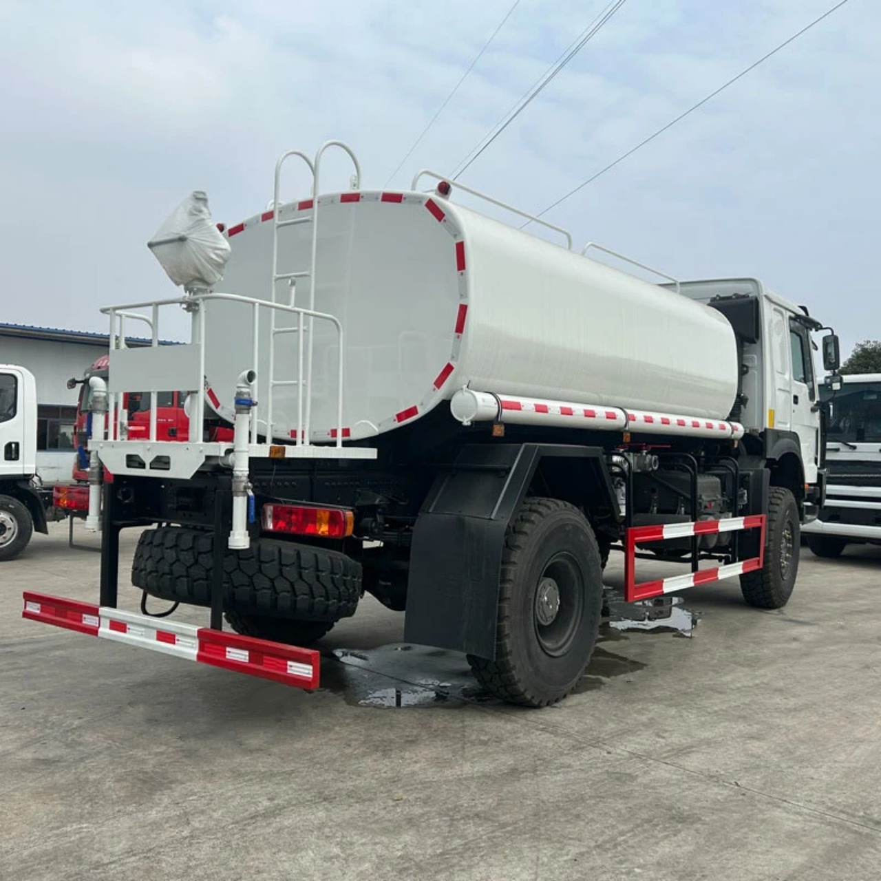 4x4 10000 Liters Water Tank Truck (6)