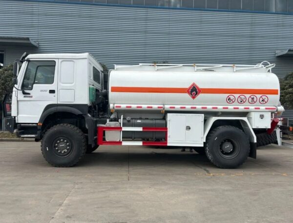 4×4 12000 Liters Crude Oil Tank Truck (5)