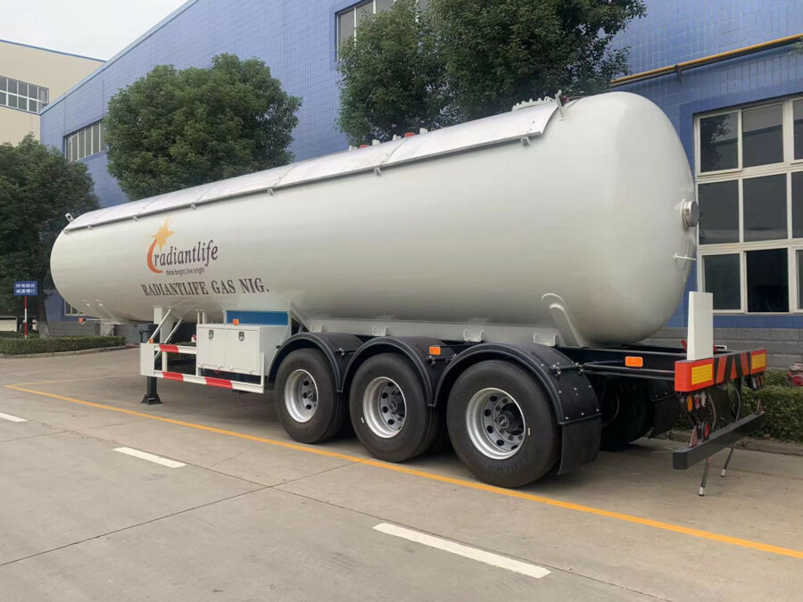 54 CBM 27 Ton LPG Propane Semi Trailer Tank Right