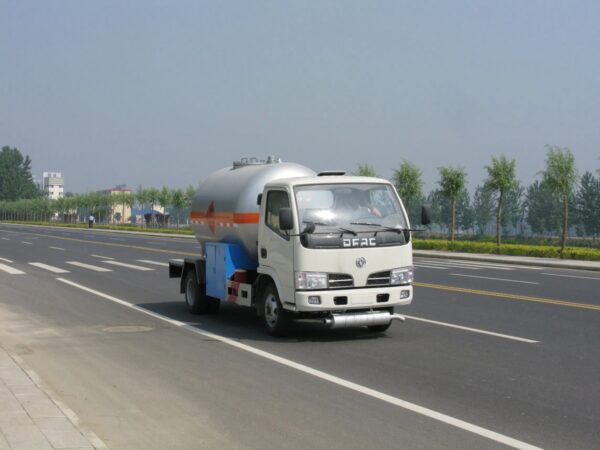 5CBM Small Mobile LPG Refilling Truck (2)