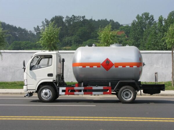 5CBM Small Mobile LPG Refilling Truck (3)