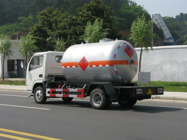 5CBM Small Mobile LPG Refilling Truck (4)