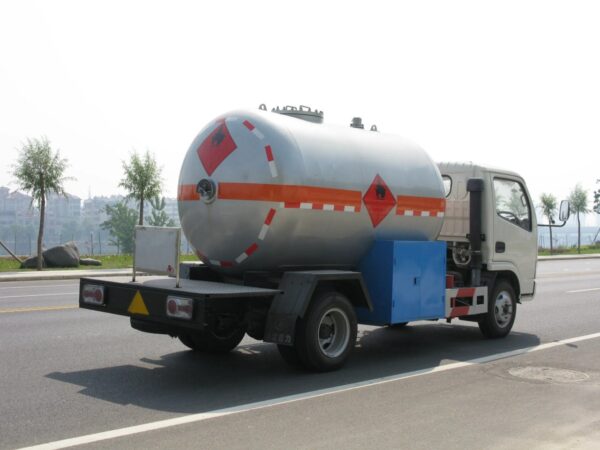 5CBM Small Mobile LPG Refilling Truck (5)