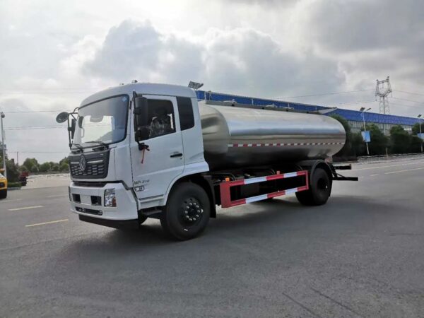 6 Wheelers 10 CBM Milk Tank Truck (2)