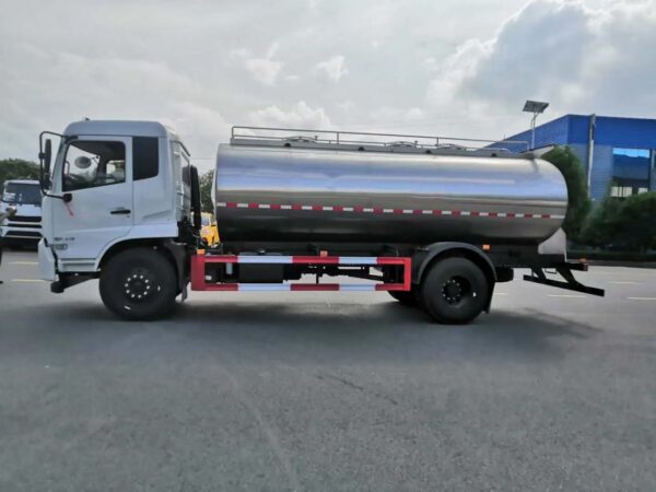 6 Wheelers 10 CBM Milk Tank Truck (4)