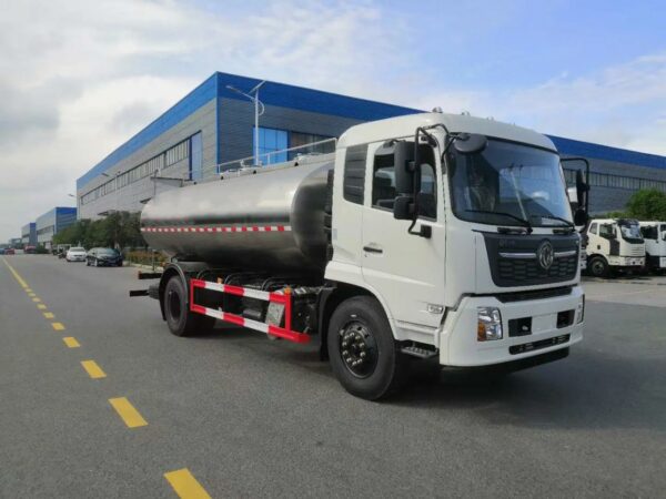 6 Wheelers 10 CBM Milk Tank Truck