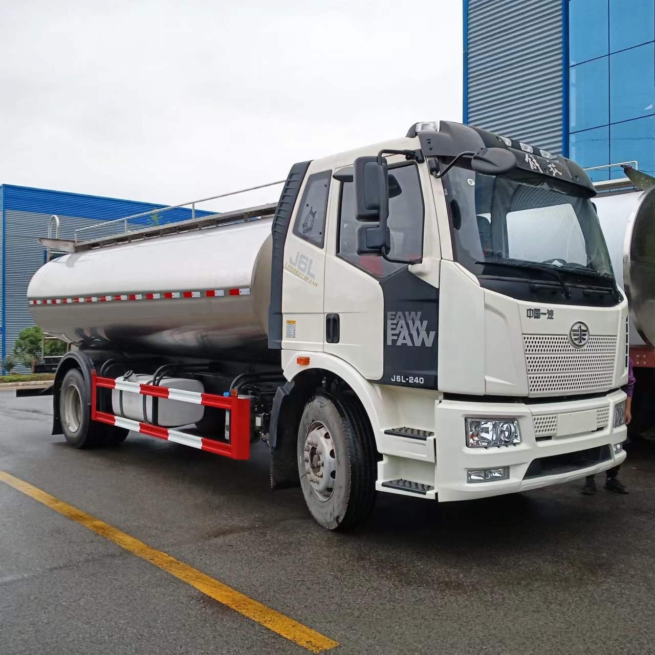 6 Wheelers 10000 Liters Milk Tanker Truck (3)