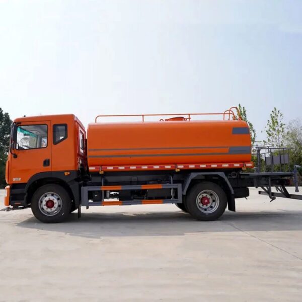 6 Wheelers 10000 Liters Water Tank Truck (5)