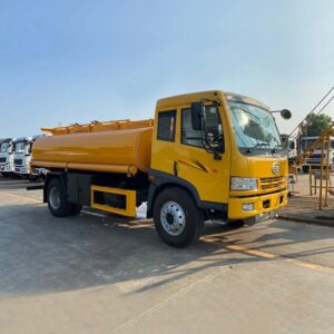 6 Wheelers 12000 Liters Fuel Tank Truck (2)