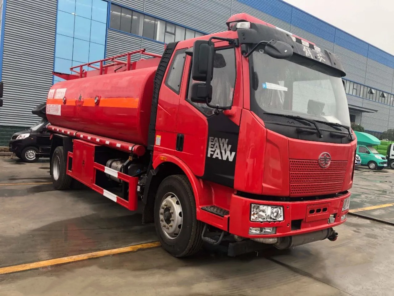 6 Wheelers 14 CBM Fuel Tanker Refueling Truck (2)