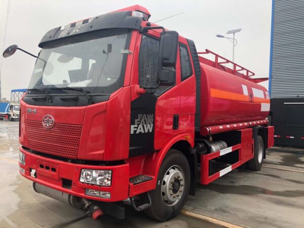 6 Wheelers 14 CBM Fuel Tanker Refueling Truck