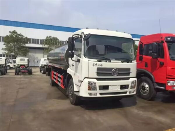 6 Wheelers 15000 Liters Milk Tanker Truck (2)