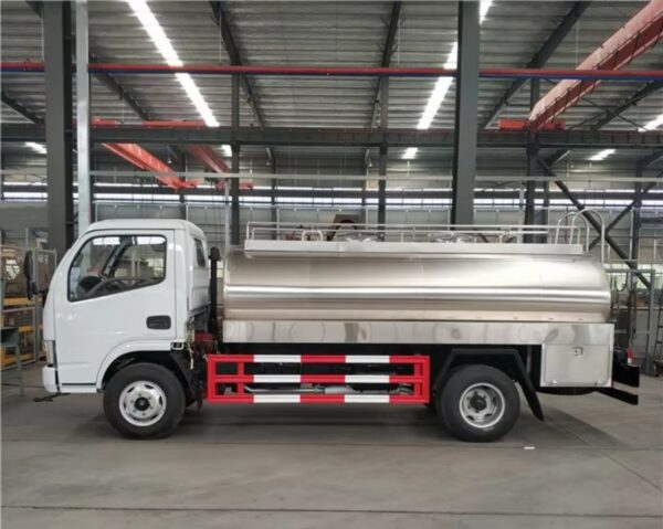 6 Wheelers 5000 Liters Milk Tanker Truck (3)