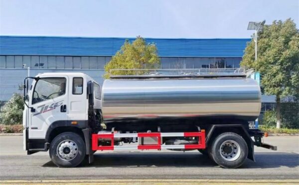 6 Wheelers 5000 Liters Milk Transport Truck (4)